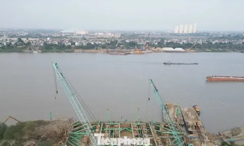 Hà Nội: Nhiều dự án giao thông công nhân 'cắm cờ, dựng trại' quyết tâm vượt tiến độ