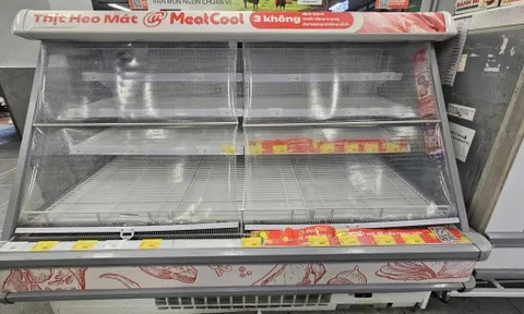 Nhiều cửa hàng tiện lợi để trống kệ sau tết