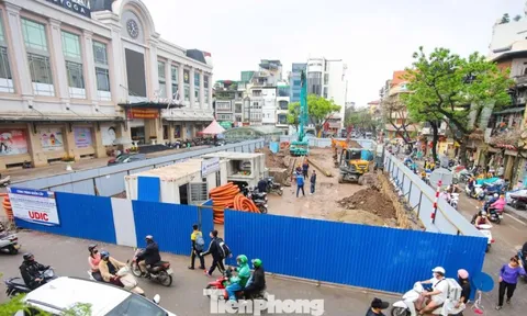 Trên công trường thi công bể nước ngầm chống ngập ở trung tâm Hà Nội