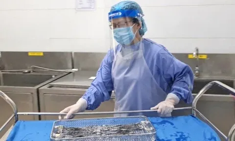 Những "lá chắn" thầm lặng phía sau ánh đèn phòng mổ