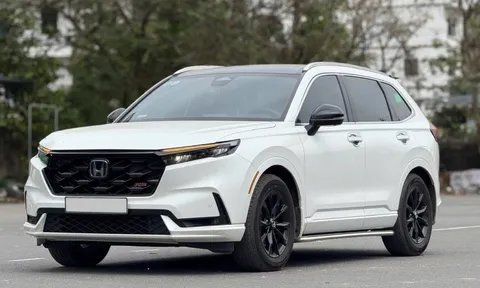 Chạy 6.800km chưa chạy hết rốt-đa, chủ xe Honda CR-V e:HEV RS nhập Thái Lan quyết định rao bán và tuyên bố thẳng tình trạng xe: Giá có 'rẻ như cho'?