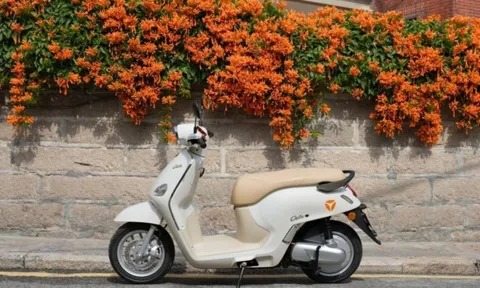 Chi tiết YADEA Osta chạy 180km/lần sạc : Đi xuống dốc có chế độ phanh tự động, chạy đường dài là giữ ga, có cả số dắt nếu ai lười đẩy xe