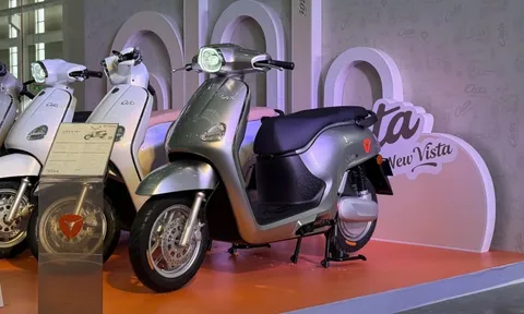 Xe máy điện chạy 180 km/lần sạc vừa ra mắt: Thiết kế retro, công nghệ ngập tràn, giá từ 27 triệu
