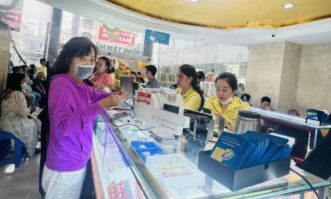 Giá vàng SJC giảm 5 triệu đồng/lượng, bạc cũng giảm sâu