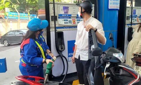 Giá xăng dầu tăng mạnh tới gần 8.500 đồng/lít, dầu diesel lên trên 30.000 đồng/lít