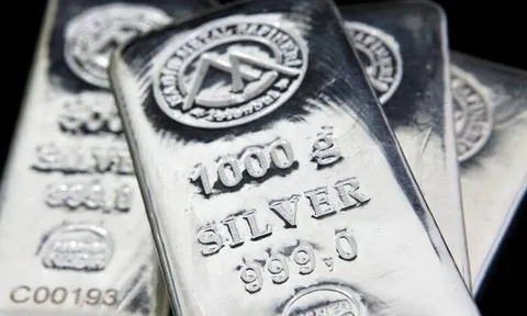 Quỹ bạc lớn nhất thế giới liên tiếp "xả hàng", gần 400 tấn rời kho trong thời gian ngắn