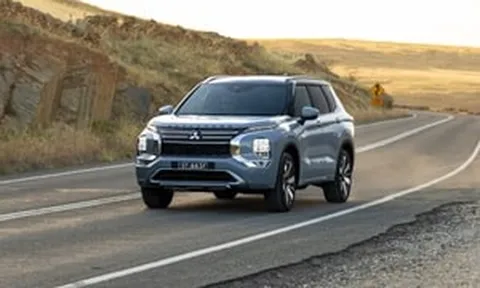 SUV chạy 100 km chỉ tốn 1,5 lít xăng của Mitsubishi đã về đại lý: Nâng cấp pin, tăng phạm vi chạy điện và bổ sung trang bị tiện nghi