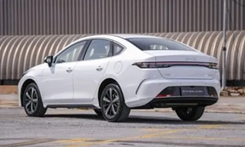 Đã bán mẫu sedan 'kình địch' của Toyota Vios ‘xăng ăn như ngửi’ chỉ tốn 3,8L/100km: Có thêm cổng cắm điện giúp giảm áp lực xăng tăng giá, thiết kế đẹp, đa túi khí cùng phanh khẩn cấp