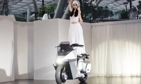 Ra mắt xe máy điện tự thăng bằng: Không sợ ngã, không lo tắc đường, tạm biệt chân chống