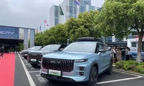 SUV gầm cao cỡ C được tiền đạo Nguyễn Xuân Son thích chỉ tốn 0,84 lít/100km giúp giảm áp lực khi xăng tăng giá: Nhìn bệ vệ, ngập tràn công nghệ, giá nay đã rẻ