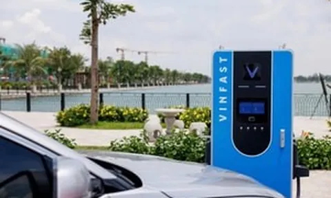 V-Green chi 10.000 tỷ giải bài toán năng lượng sạch: Ôtô điện chạy xuyên Việt chỉ cần 15 phút nạp đầy pin bằng điện gió, điện mặt trời