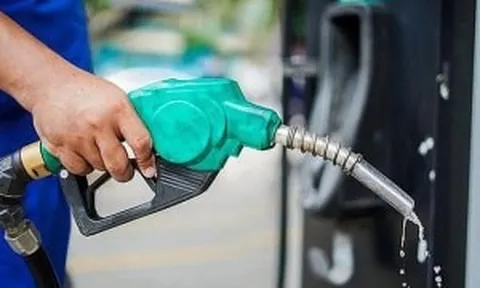 Chính phủ cho phép điều chỉnh giá xăng dầu khi nào?