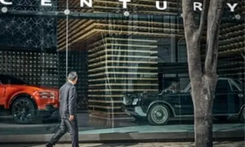 Toyota Century chính thức tách thành thương hiệu độc lập: Đích thân chủ tịch Akio Toyoda đến check-in, lời tuyên chiến gửi tới Rolls-Royce