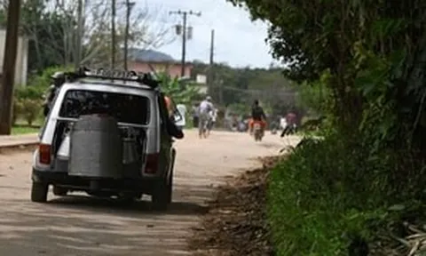 Cận cảnh chiếc ô tô chạy bằng than củi vượt quãng đường 85km không cần một giọt xăng