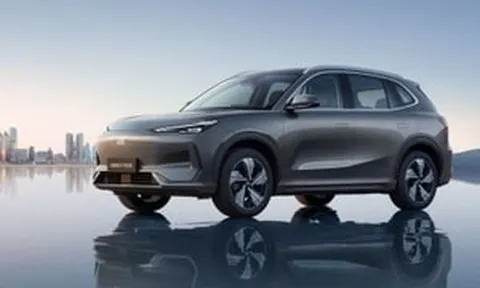 Geely EX5 EM-i chốt giá từ 789 triệu: Sạc nhanh 16 phút từ 30 lên 80%, phả hơi nóng lên phân khúc C-SUV