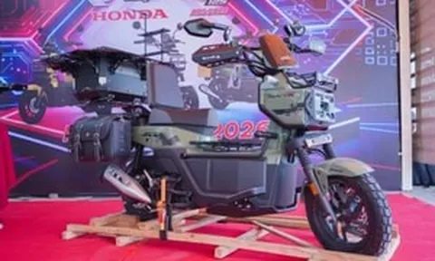 Xe tay ga 'hộp vuông' cực dị của Honda về Việt Nam: Đổ đầy bình chạy 330 km, số lượng hạn chế, giá không rẻ!