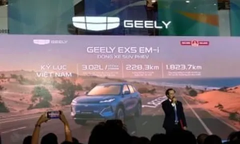 Geely EX5 EM-i chính thức xác lập 3 kỷ lục Việt Nam dành cho dòng xe SUV PHEV: Tổng quãng đường di chuyển dài nhất sau một lần nạp đầy năng lượng đạt 1.823,7 km, cả tháng không lo đổ xăng