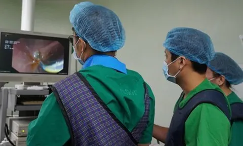 Đau bụng dữ dội nhiều ngày, người đàn ông suýt trả giá đắt, bác sĩ cảnh báo thói quen nhiều người mắc phải