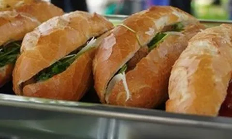 61 người nhập viện nghi ngộ độc thực phẩm sau khi ăn bánh mì