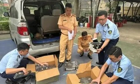 Gần 1.000 bao thuốc lá nhập lậu bị công an 'tóm gọn' trên ô tô tại Lạng Sơn