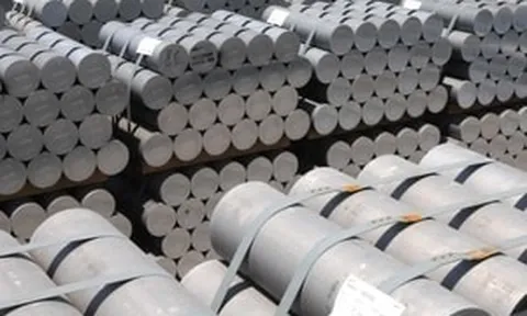 Chấn động nhà máy nhôm lớn nhất thế giới bị tấn công: Giá tăng dựng đứng sau 1 đêm, smartphone, xe điện sẽ đắt bất ngờ