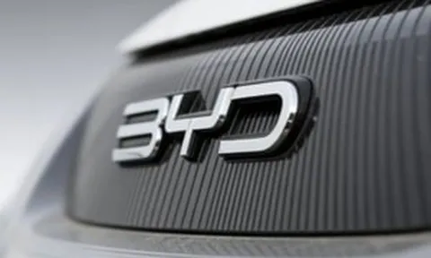 Hãng xe điện số 1 Trung Quốc gặp 'tam tai', phải cắt giảm hơn 100.000 nhân sự