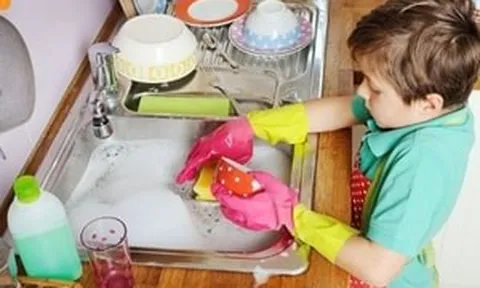 Từ 16/5: Bắt trẻ em làm việc nhà quá sức có thể bị phạt 30 triệu đồng, đăng clip trẻ để câu view xử nặng hơn