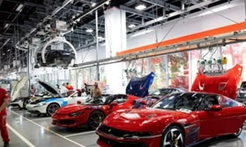 Hàng loạt xe sang bị mắc kẹt do xung đột ở Trung Đông