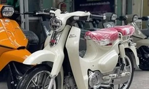 Honda Super Cub bản đặc biệt rao bán giá gấp đôi SH125i