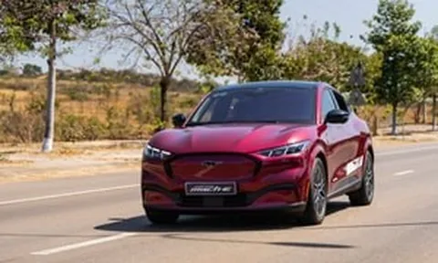 Cơ hội ngàn năm có một cho khách Việt: Mustang Mach-E giảm gần 1 tỷ, miễn phí sạc 5 năm, hỗ trợ khẩn cấp 24/7