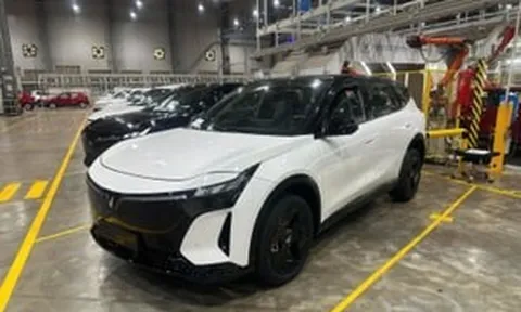 Hình ảnh VinFast VF 7 All-New tại nhà máy với thiết kế thể thao vượt bậc