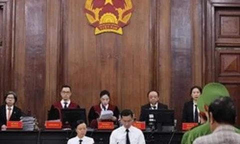 Bắt đầu xét xử 22 bị cáo "phù phép" khu đất 39-39B Bến Vân Đồn