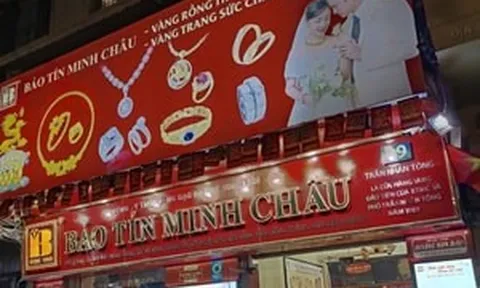 Công an tiếp tục xuất hiện ở cửa hàng Bảo Tín Minh Châu