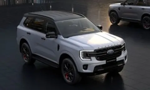 Ford Everest máy xăng lộ diện tại Việt Nam: Tiêu thụ 10 lít nhiên liệu, đe dọa Toyota Fortuner