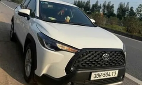 Vụ Corolla Cross bung túi khí khi chạy cạnh xe tải nổ lốp: Phản ứng của chủ xe khi nghe Toyota Việt Nam giải thích