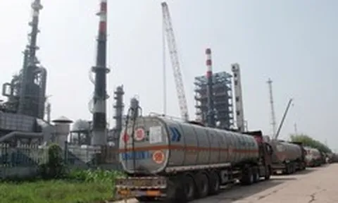 Giá dầu vừa hạ nhiệt, một loạt doanh nghiệp Trung Quốc lập tức tìm đến mua hàng Iran - Giữa đường bất ngờ 'quay xe' vì một lý do