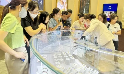 Giá vàng giảm mạnh về 171 triệu đồng/lượng