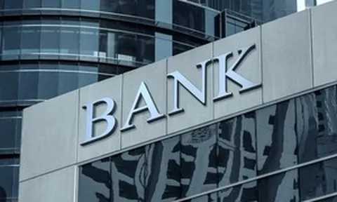 Hàng loạt ngân hàng chi tiền 'mạnh tay' cho mùa ĐHĐCĐ: Người nhận tiền, người được tặng vàng