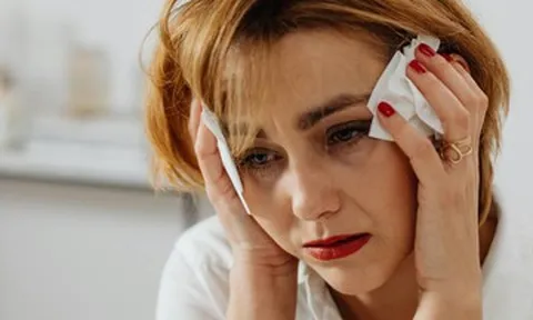 Con dâu nhà giàu đau đầu tìm cách 'đuổi khéo' mẹ chồng