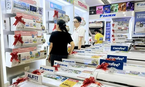 Thị trường hàng giải nhiệt “nóng” theo thời tiết