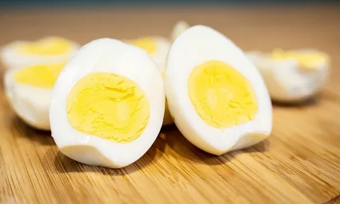 Tưởng bổ nhưng không phải ai cũng ăn được: 3 nhóm người nên tránh trứng gà