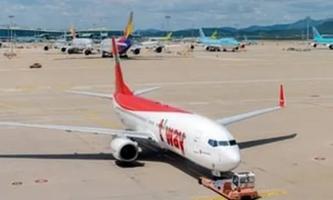 Bị giá nhiên liệu bóp nghẹt, hãng hàng không này buộc phải cho tiếp viên nghỉ không lương 2 tháng