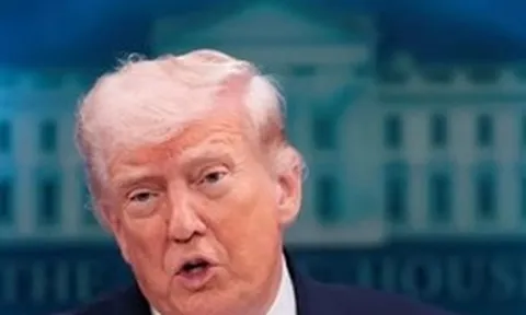 Tổng thống Trump tuyên bố Mỹ sẽ chặn các tàu thuyền đi qua eo biển Hormuz