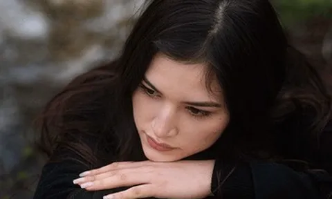 Cha dượng đột ngột qua đời, mẹ chồng buông câu nói khiến tôi uất nghẹn