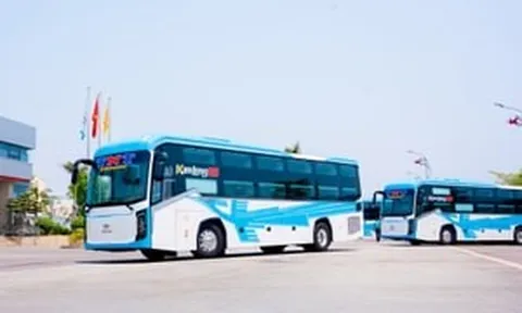 Hãng xe Việt Kim Long Motor bàn giao lô xe bus giường nằm cao cấp cho doanh nghiệp có tiếng tại Thanh Hóa
