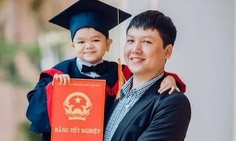 Chỉ cao hơn 1m, từng nghĩ không thể sống 'bình thường', chàng trai 31 tuổi tự lập tại Hà Nội với 2 công việc và thu nhập nhiều người mơ ước