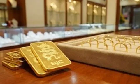 ​​Giá vàng hôm nay (15/4): Tăng mạnh, tiến sát 176 triệu đồng/lượng