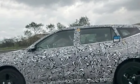 Bắt gặp mẫu xe mới của VinFast trên đường chạy thử, mang biển số tạm Hải Phòng