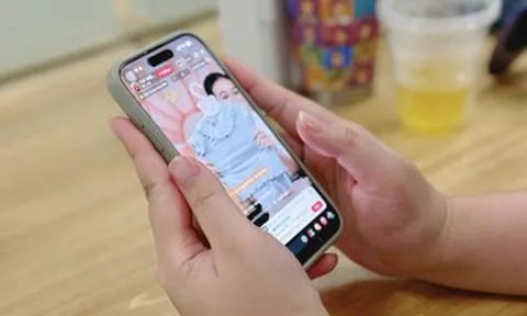 Chồng đòi ly hôn vì tôi chỉ thích xem livestream