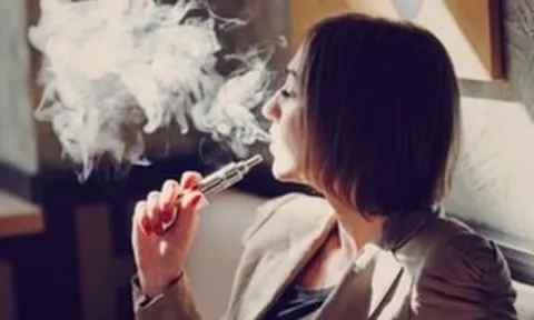 Từ ngày 15/5/2026: Không chỉ đối tượng trực tiếp sử dụng, chủ cơ sở kinh doanh hay quản lý tại địa điểm có người hút thuốc lá điện tử cũng bị phạt liên đới lên đến 10 triệu đồng